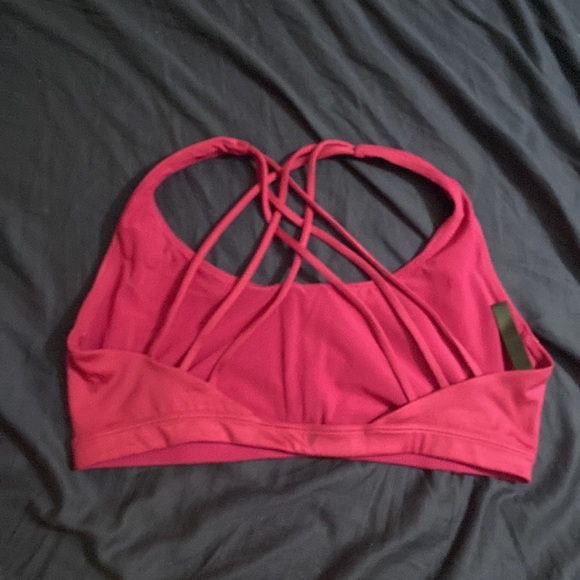Victoria’s Secret On Point Sports Bra with removable pads NWOT - Picture 2 of 3